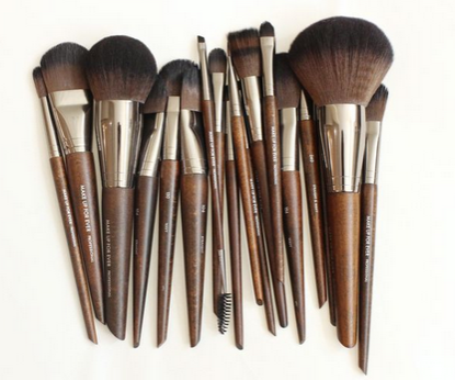 Hati-Hati, Ini Akibat Fatal Pakai Kuas Make Up Bekas