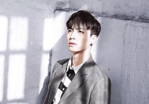 Lay Akan Tinggalkan EXO?