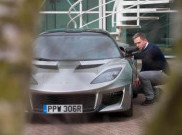 Aktor James Bond Jajal Lotus Evora 400