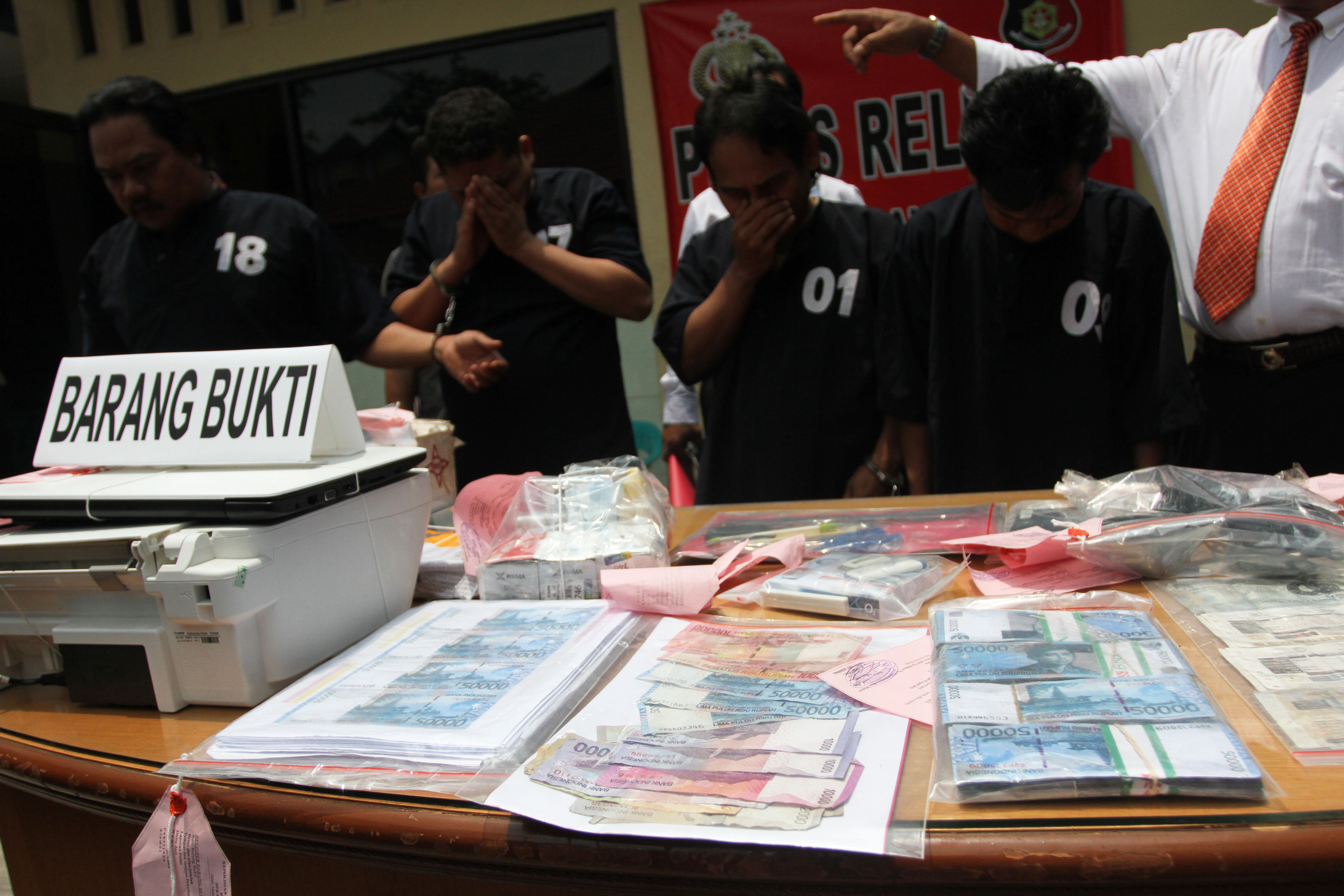 Kertas Layang-Layang Dijadikan Bahan untuk Cetak Uang Palsu