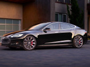 Sistem Otonom Tesla Model S Terima Dua Fitur Baru