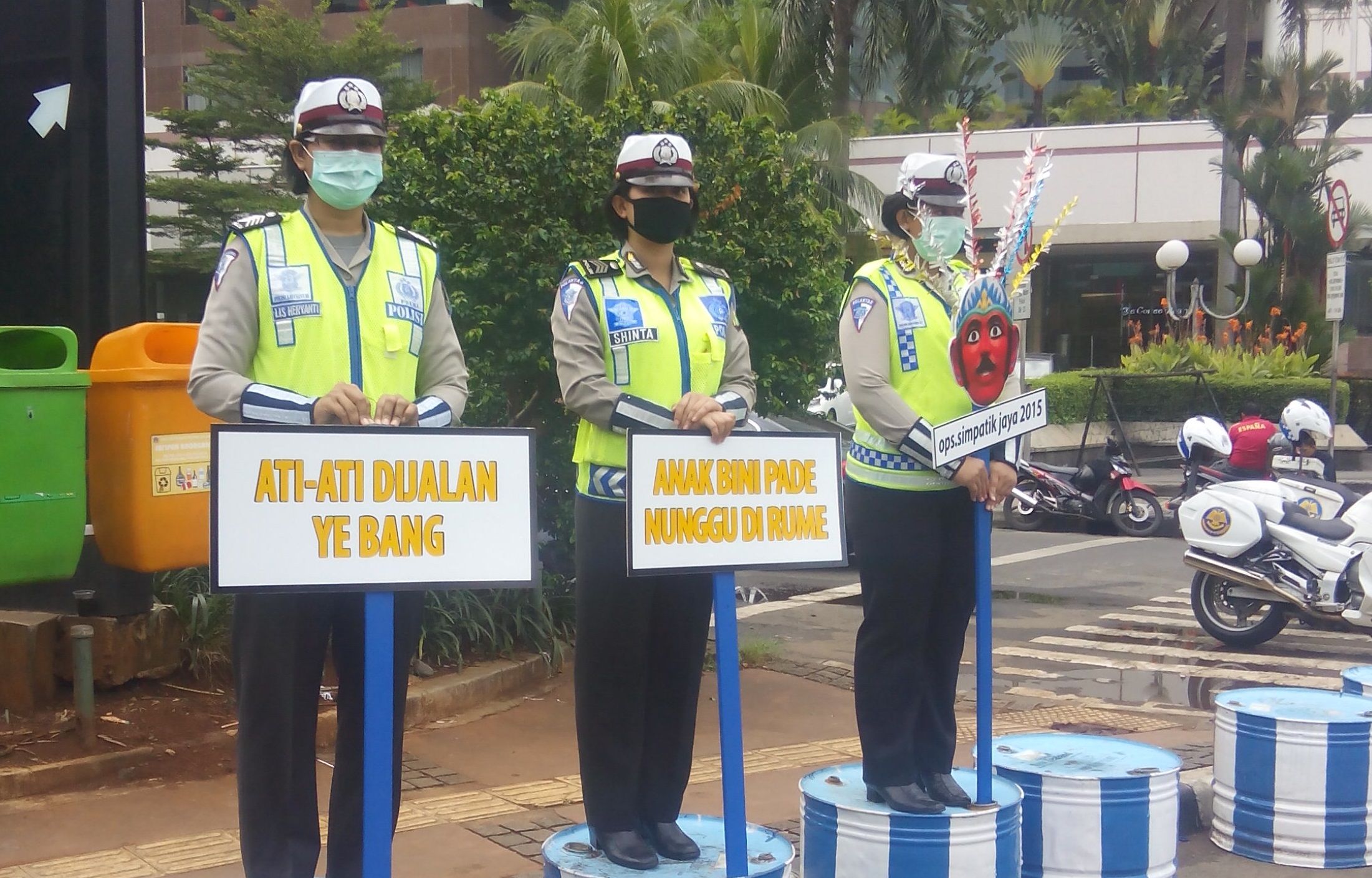 Ketika Polwan Cantik Suarakan Keselamatan Berkendara
