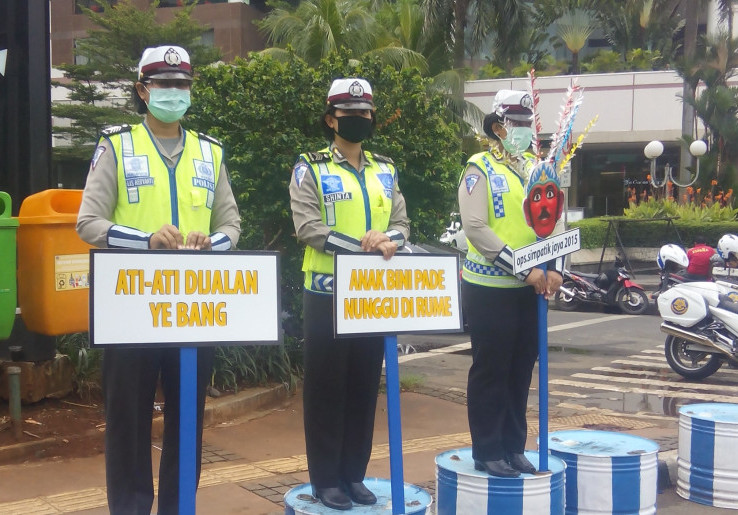 Ketika Polwan Cantik Suarakan Keselamatan Berkendara