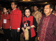 Presiden Jokowi Berdampingan dengan Megawati di Kongres PDIP