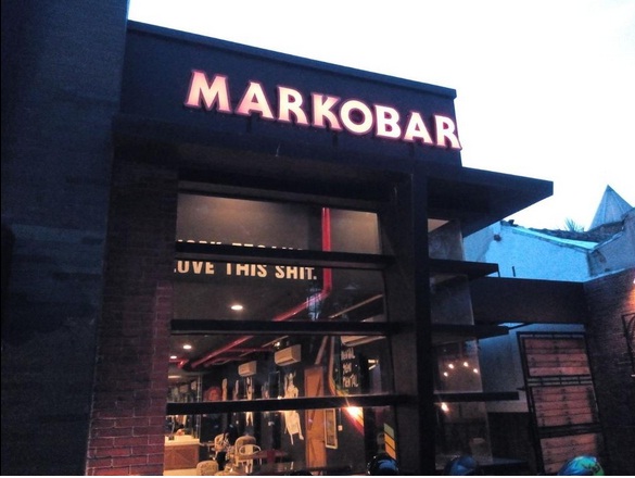 Markotim, Martabak Kota Timur Saingannya Markobar, Kamu Pilih Mana?