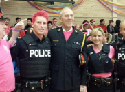 Demo Anti Bully Homoseksual, Polisi Cat Rambut Warna Pink