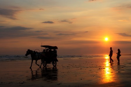 Indahnya Sunset di Pantai Parangtritis