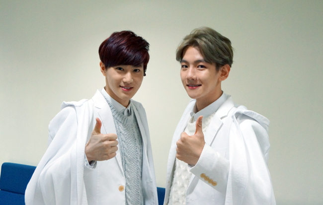 Baekhyun dan Suho EXO Jadi MC di Acara Musik 'Inkigayo'