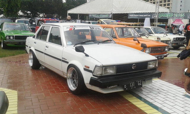 Jadi Selebritis Dadakan dengan Mobil Klasik
