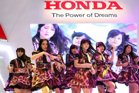 JKT48 Meriahkan Pameran Otomotif Medan 2015