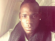 Mario Balotelli Muncul di Derby Manchester