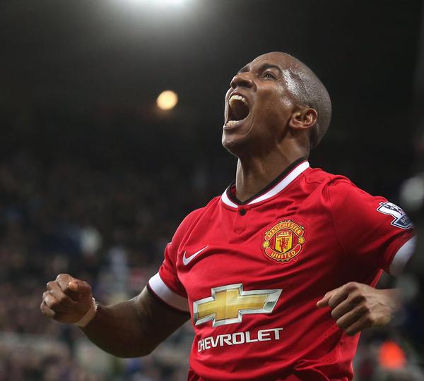 Perpanjang Kontrak, Ashley Young Setia pada Manchester United