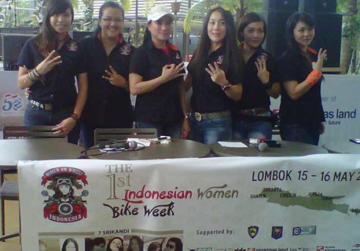 7 Srikandi Indonesia Naik Motor, Gubernur NTB Naik Sepeda di Acara Baksos IWBW