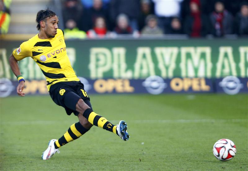 Arsenal Lirik Striker Borussia Dortmund