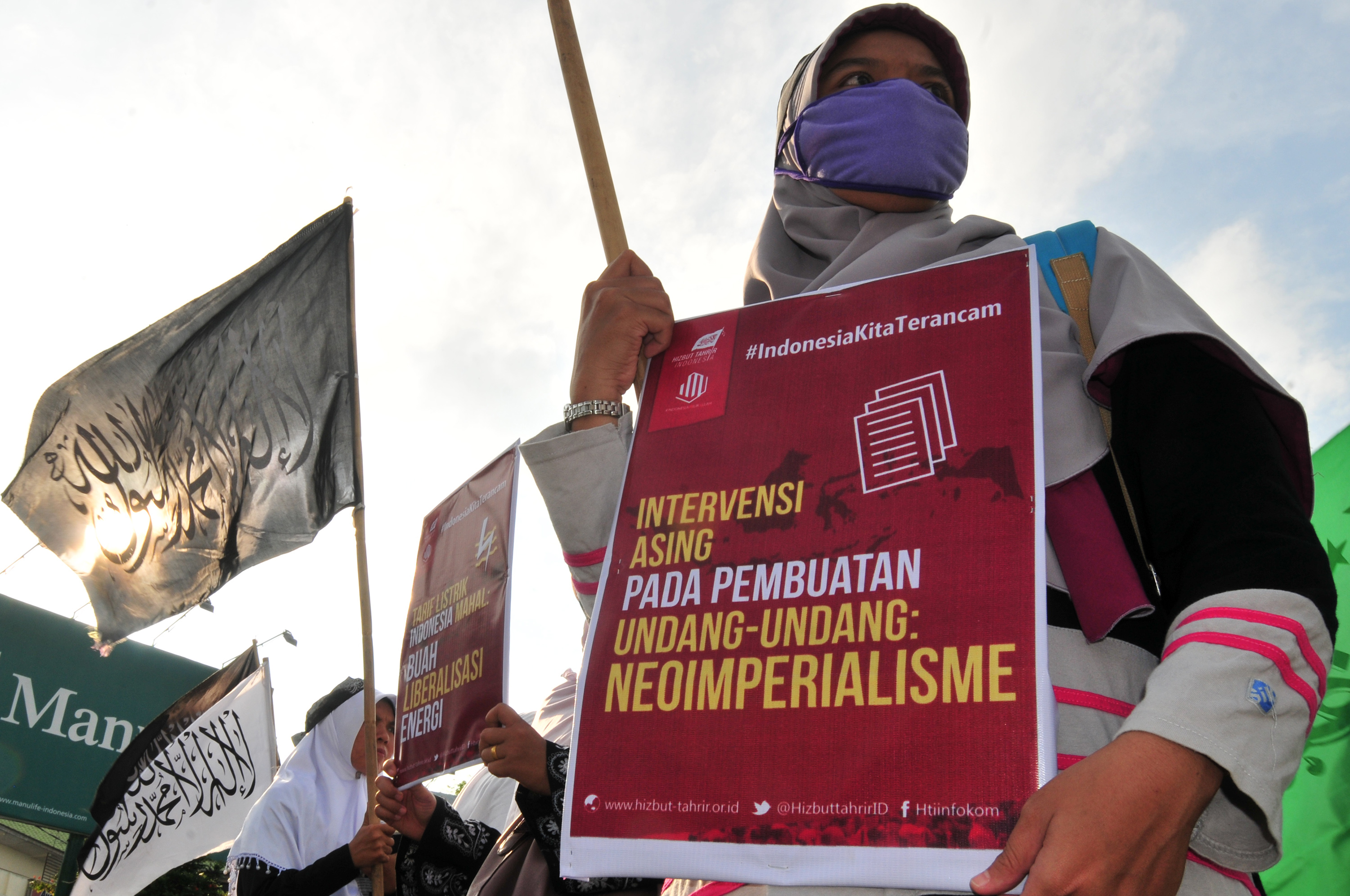 Antara HTI dan Komunis, Dilematika Kontemporer Bangsa