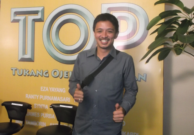 Eza Yayang Gemar dengan Vespa Klasik