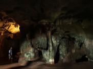 Cantiknya Pemandangan Alam di Gua Watu Buri