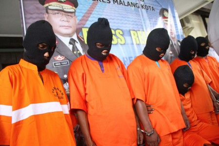Belum Jauh Kabur, Penjambret Ini Tersungkur di Aspal
