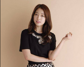 Pose Konyol Park Shin Hye