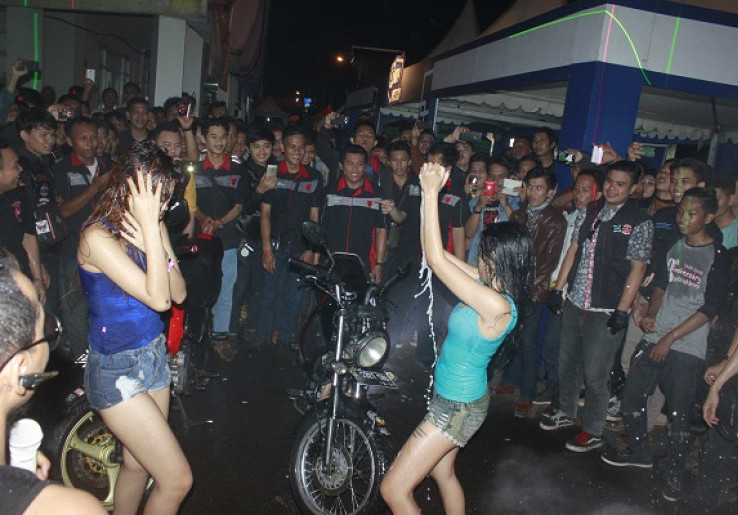 Cukup dengan Uang Rp500 Ribu Bisa Panggil Lady Wash