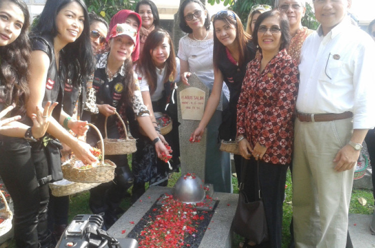 Peringati Hari Kartini, Women on Wheels Indonesia (WOWI) Tabur Bunga di Taman Makam Pahlawan 