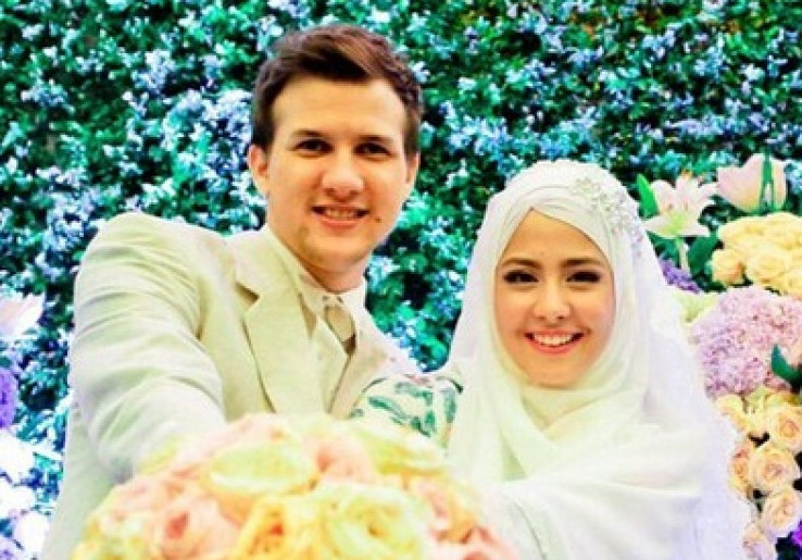 Risty Tagor-Stuart Collin Digosipkan Cerai, ini Kata Manajer