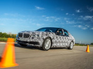 BMW 7 Series 2016, Bentuk Nyata Mobil James Bond