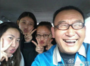 Heboh Sopir Taksi Ini Telah Foto Selfie dengan 30.000 Penumpang