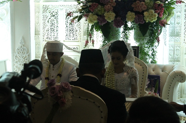 Menikah dengan Hengky Kurniawan, Sonya Fatmala Menangis