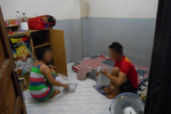 Apes, Pacaran di Kamar Kos Digerebek Aparat 