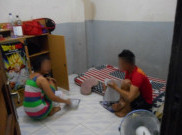 Apes, Pacaran di Kamar Kos Digerebek Aparat 