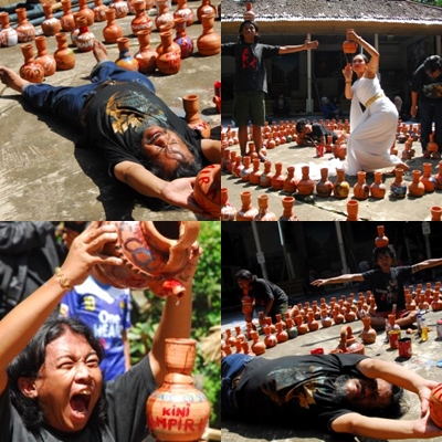 Aksi Kelompok Gerbang Bawah Tanah di Hari Bumi