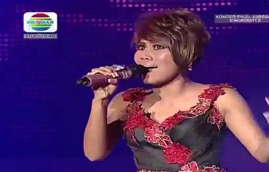 Evi Tersenggol dari Dangdut Academy 2