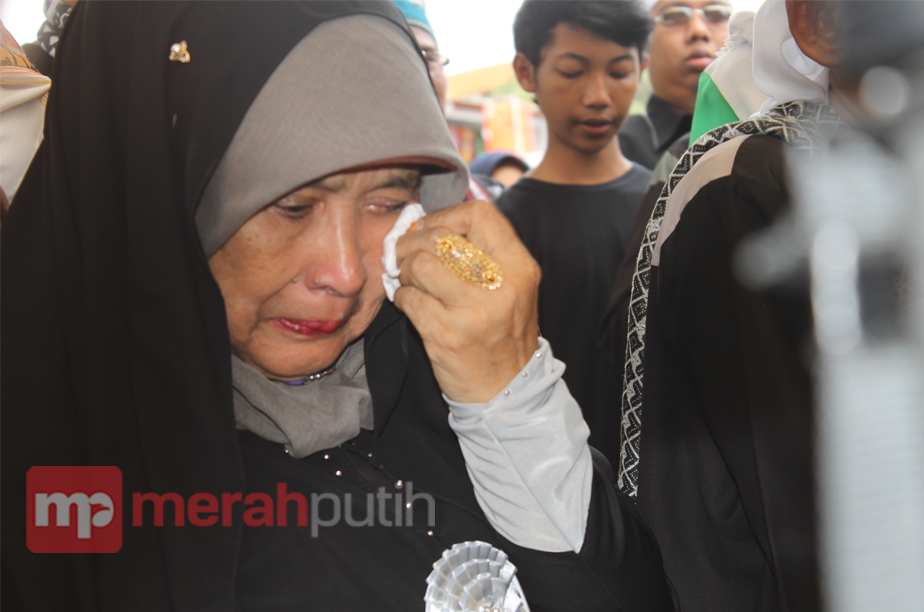 Dua tahun Meninggalnya Uje, TPU Karet Tengsin Hujan Air Mata