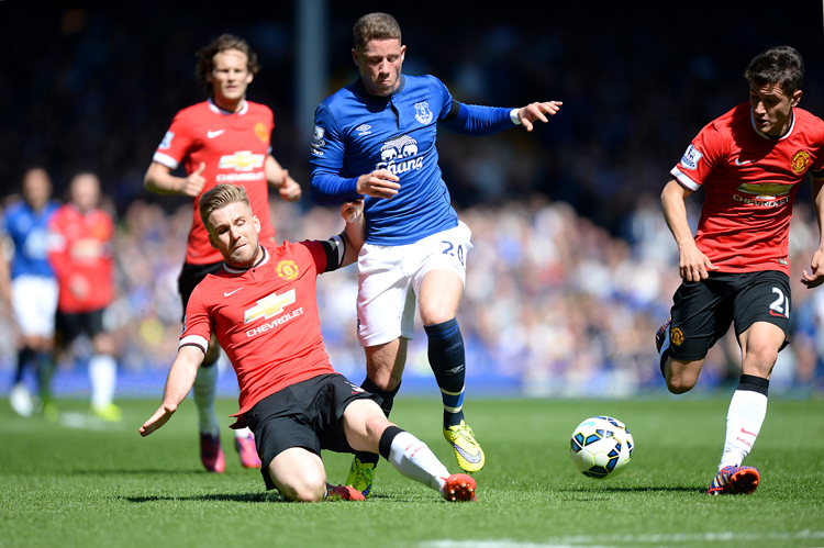 Manchester United Nyungsep di Goodison Park