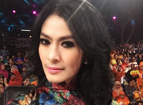 Iis Dahlia Tengah Garap Video Klip ‘Cinta Apalah Apalah’