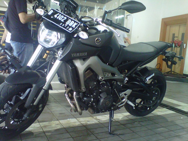 Mencuri Sosok Yamaha MT09 yang Belum