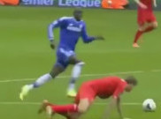 Video Peringatan 1 Tahun Terpelesetnya Steven Gerrard