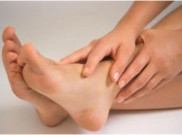 Minyak Kelapa, Cara Ampuh Hilangkan Bulu Kaki Tanpa Sakit