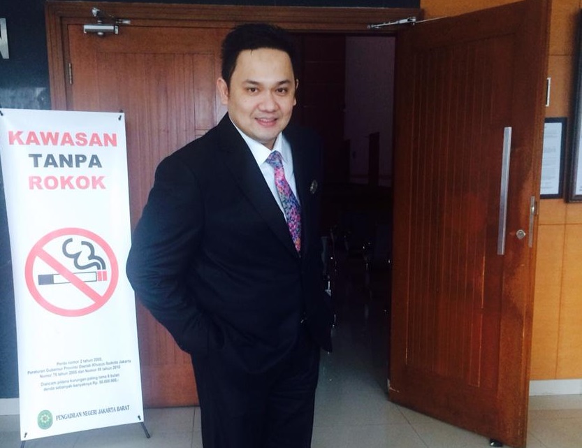 Tak Suka Rokok dan Tato, Farhat Abbas Sindir Menteri Susi?