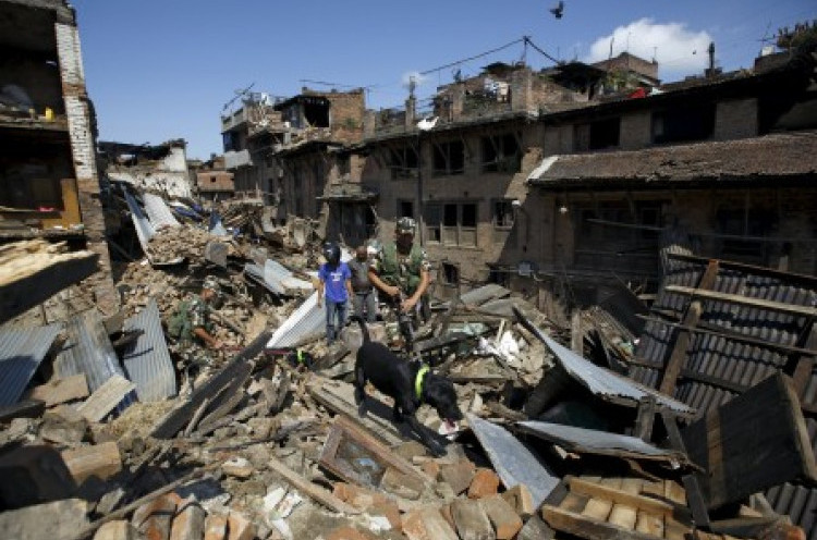 7 Hari Tertimpa Bangunan Gempa Nepal, Kakek 101 Tahun Selamat