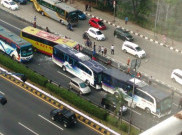 4 Bus Angkut Buruh Tabrakan Beruntun