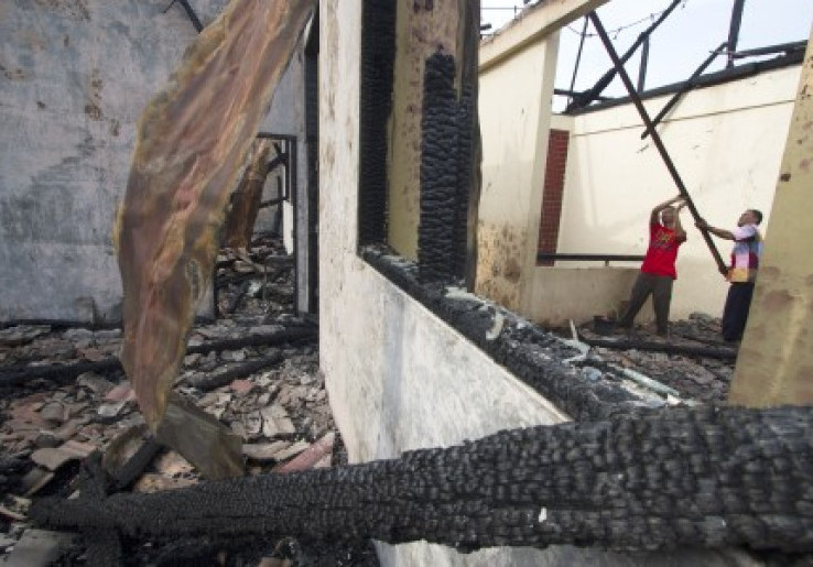 Meski Sekolah Terbakar, Siswa SMPN 65 Jakarta Tetap Ikut UN 