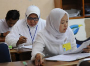 Mau Kuliah, Nenek 4 Anak dan 8 Cucu Ikut Ujian Paket C 