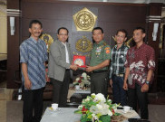 Panglima TNI Terima Penghargaan The Right Man on The Right Place
