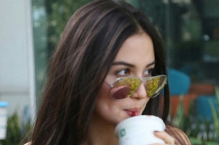 Foto Bikini Hot Estelle Linden Bikin ‘Seger’ - Merahputih.com