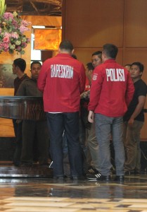 Polisi Merisik Rumah Dua Tersangka Kasus PT TPPI