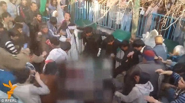 Dituduh Bakar Alquran, Wanita Ini Dihakimi Massa