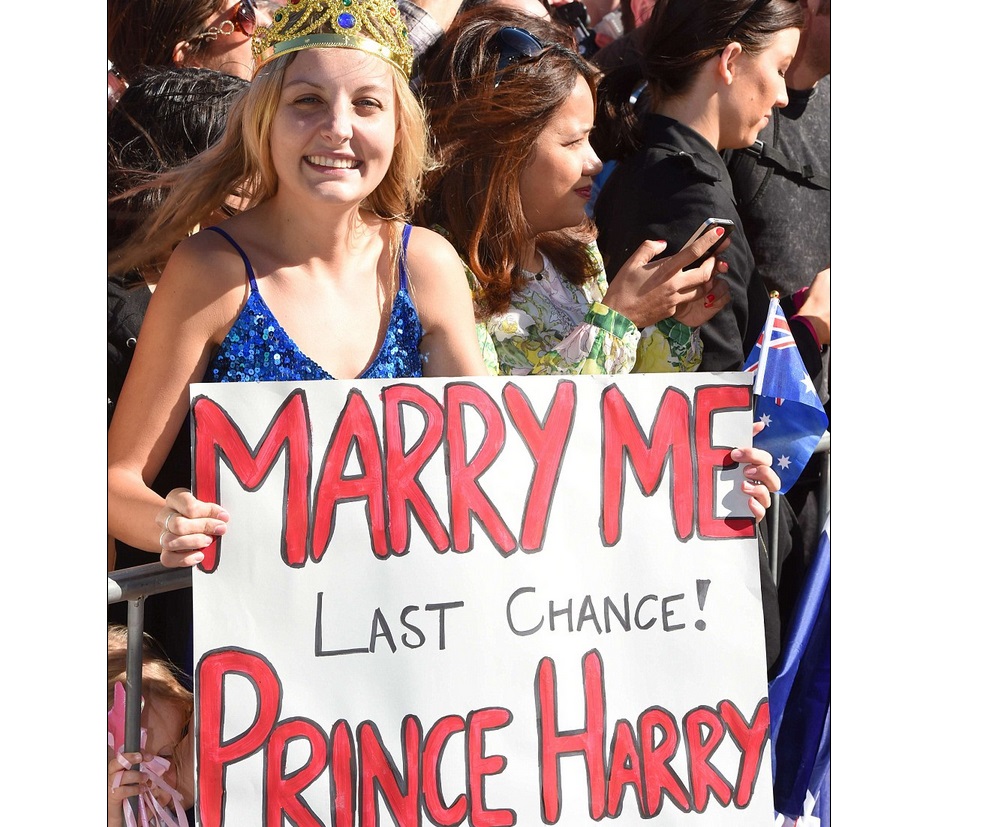 Wanita Australia Cium Pangeran Harry