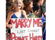 Wanita Australia Cium Pangeran Harry